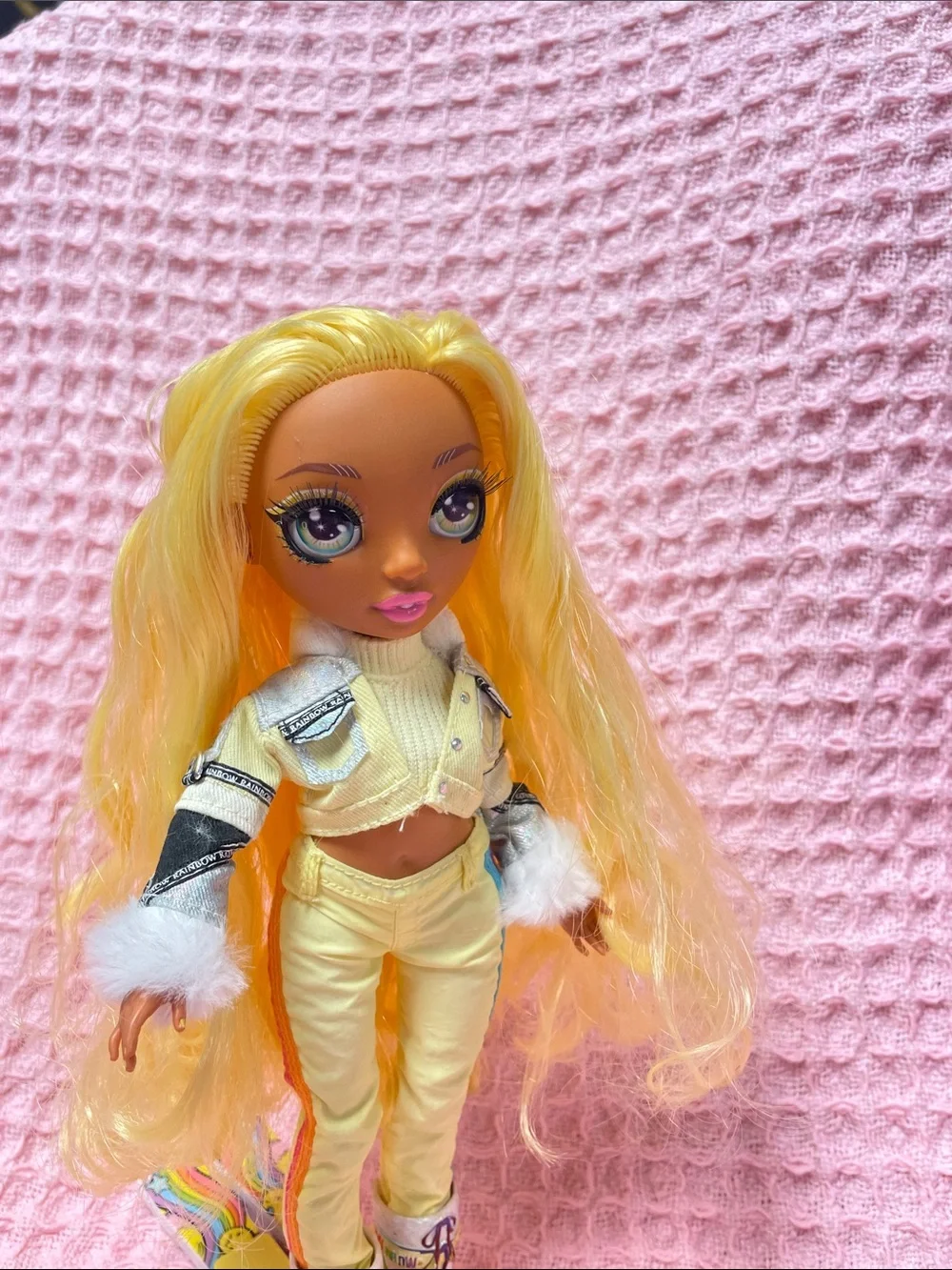 Rainbow High -  Sunny Madison Doll, Long Yellow blonde Hair yellow clothing